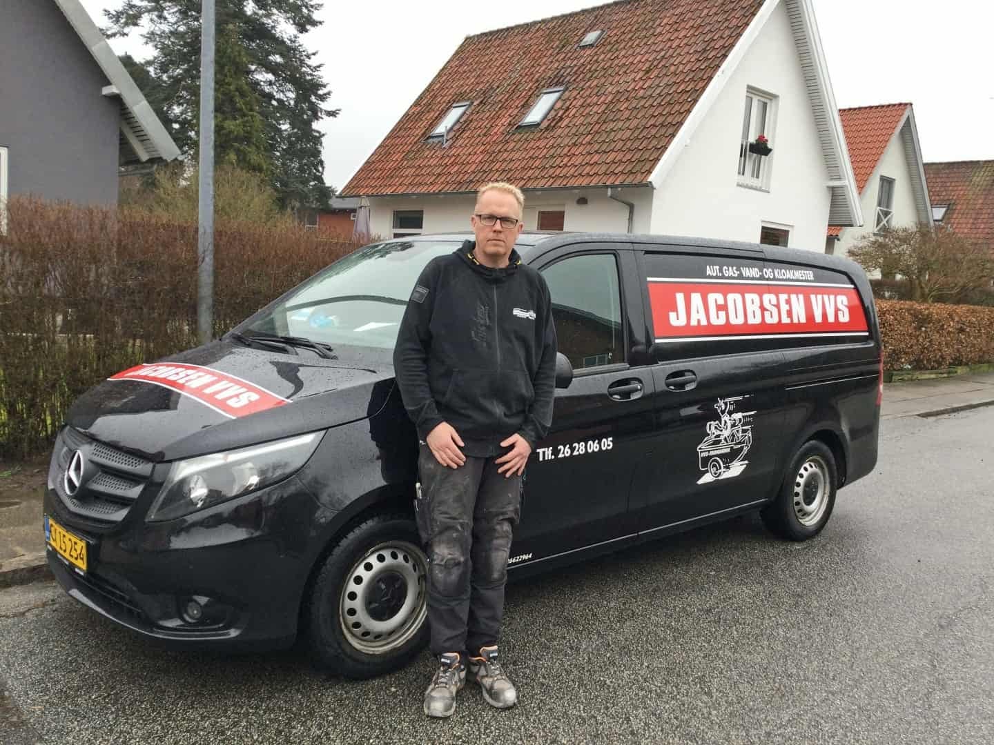 Kim jacobsen ved sin firmabil Kim jacobsen ved sin firmabil